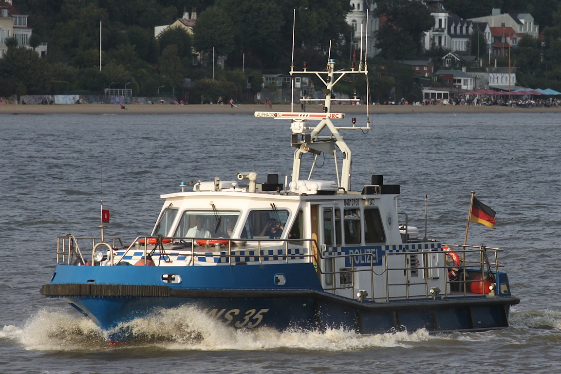 Polizeischiff WS35 (MMSI 211168930); Eigner/Betreiber: Polizei Hamburg; Datum: 08.08.2025; Aufnahmeort: Elbe/Hafen Hamburg, Deutschland.