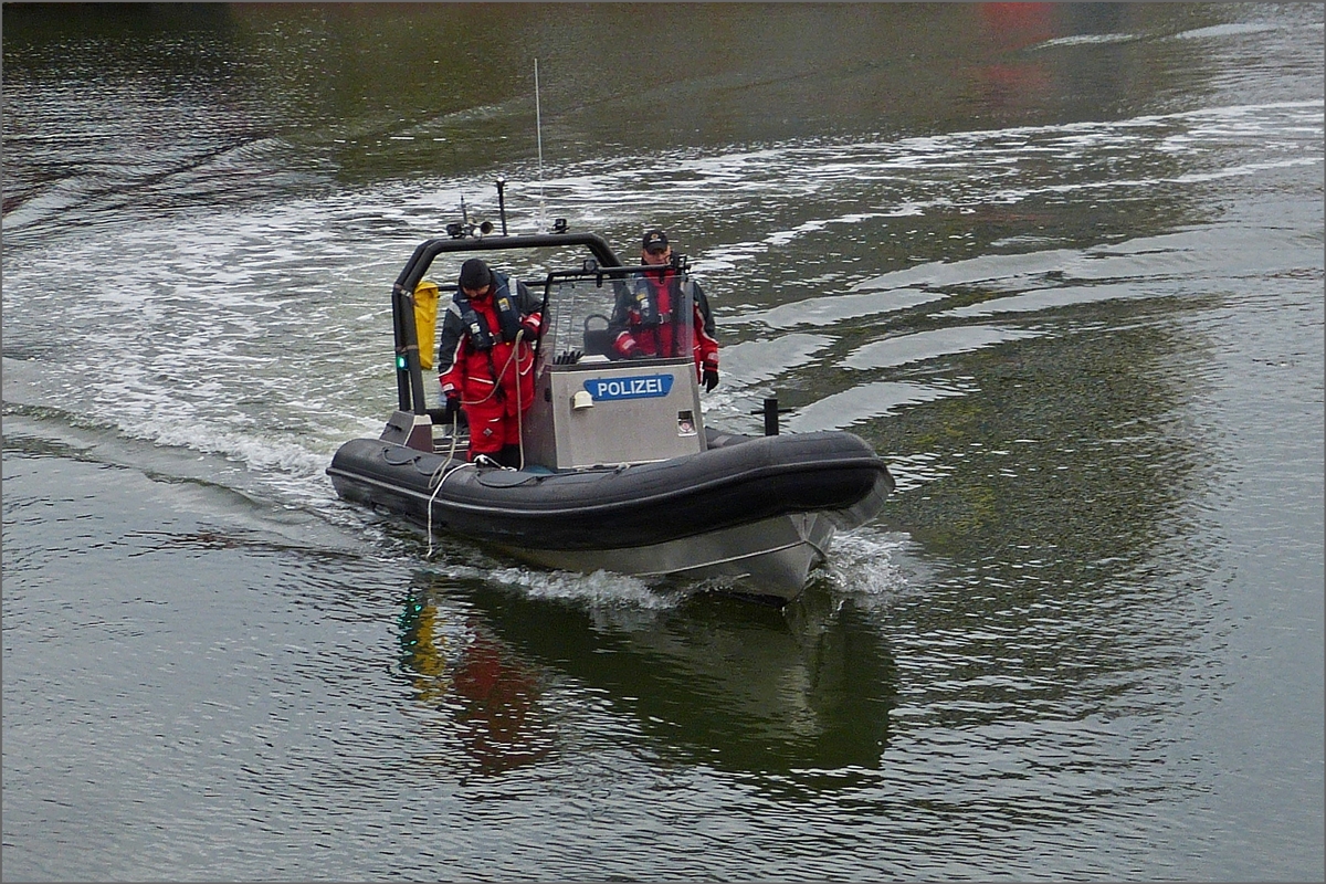 Polizeischlauchboot gesehen im Neuen Hafen von Bremerhaven. 20.09.2019