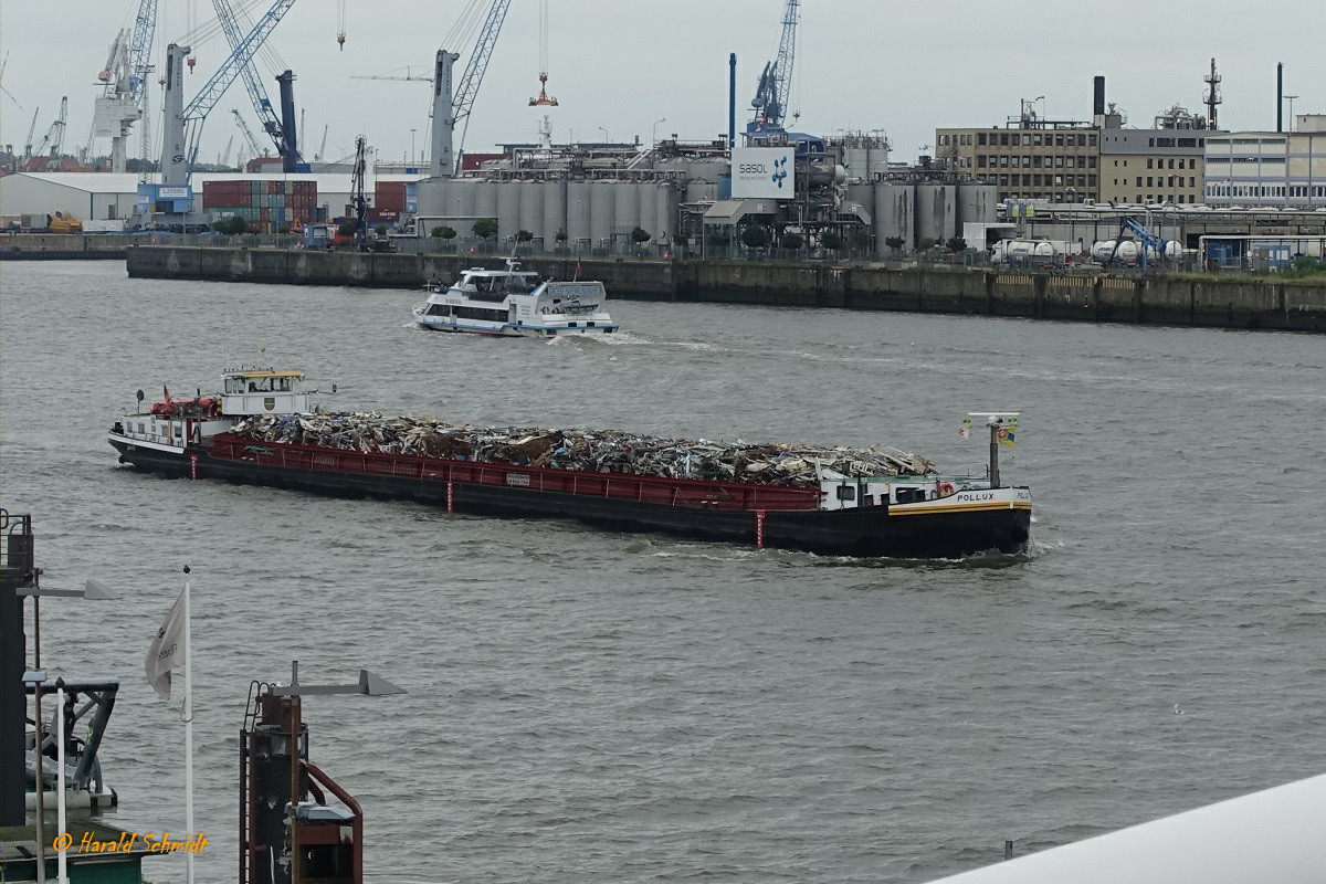 POLLUX (ENI 04300590) am 14.7.2019, Hamburg, Elbe Höhe Überseebrücke /
Ex-Namen: RALF-DIETER – WALTRAUD /
GMS / Tonnage: 1.583 t / Lüa 85 m, B 9,5 m, Tg 2,85 m / 1 Diesel, MAN, 551 kW (750 PS) / gebaut 1926 in den Niederlanden / Flagge: Deutschland, Heimathafen: Hamburg /
