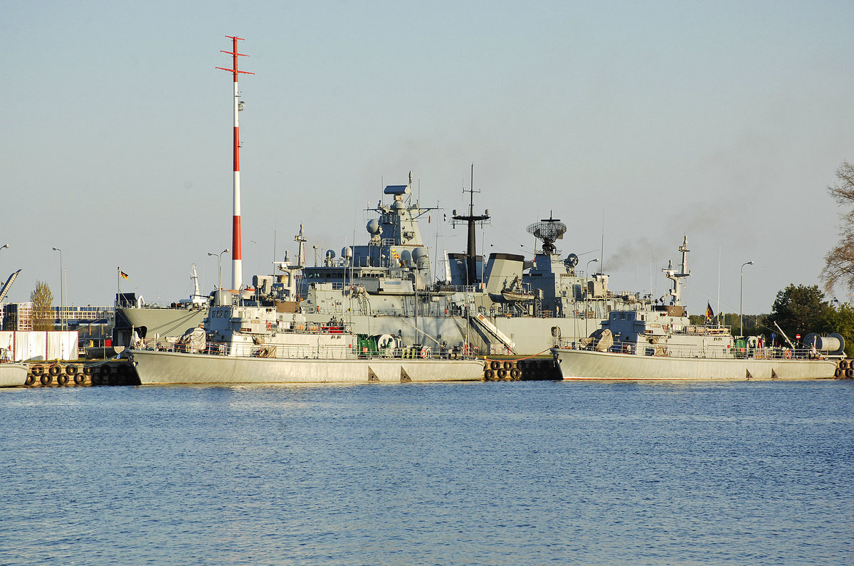 Polnische Kriegsschiffe im Hafen von Świnoujście (Marynarka Wojenna). Aufnahme: 5. Mai 2016.