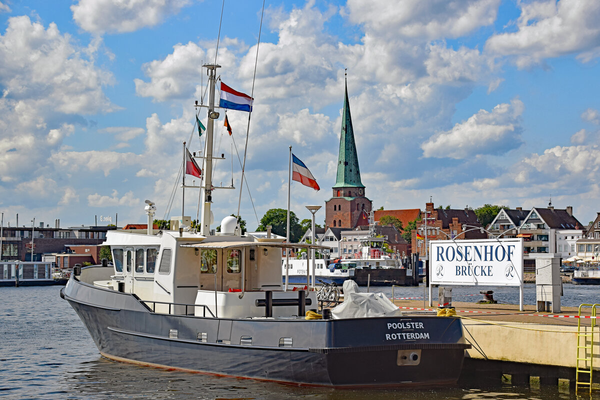 POOLSTER (MMSI  244050034) am 7.7.2021 im Hafen von Lübeck-Travemünde. Länge 22 Meter, Breite 6 Meter