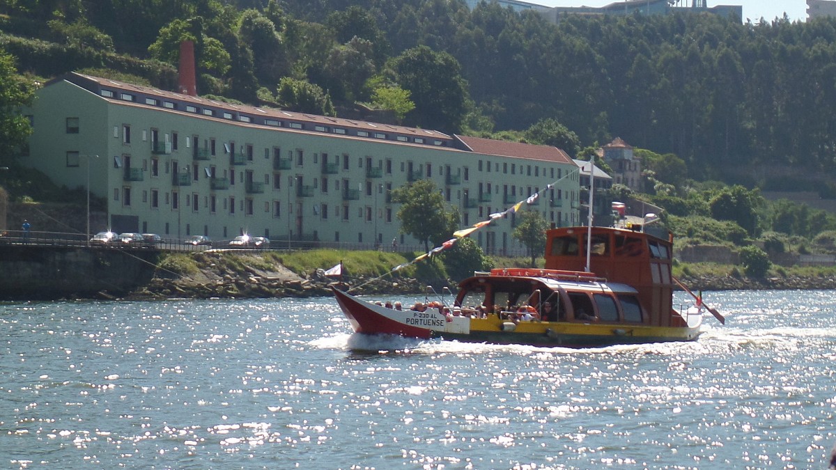 PORTUENSE (P-230-AL) am 22.5.2015 in Porto auf dem Douro / 
Fahrgastschiff / Lüa 19,1 m / gebaut 2011 /
