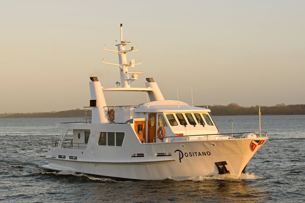 POSITANO am 19.1.2020 in der Ostsee vor Lübeck-Travemünde. Das Schiff wird überwiegend für Seebestattungen eingesetzt
