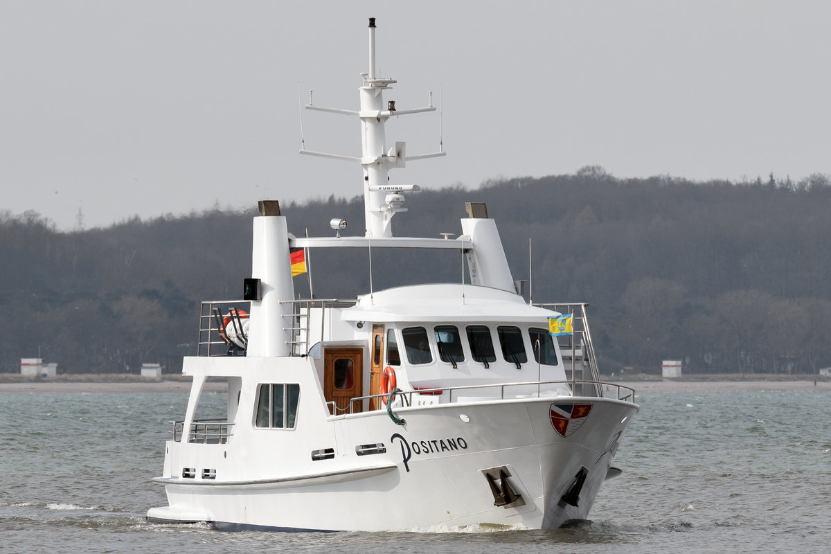 POSITANO am 30.3.2018 einlaufend Niendorf / Ostsee. Das Schiff wird überwiegend für Seebestattungen eingesetzt.