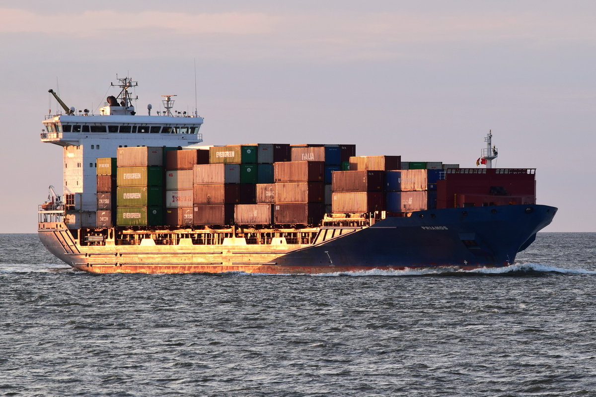 Priamos , Feederschiff , IMO 9412531 , Baujahr 2011 , 157.71 × 23.54m , 880 TEU , Cuxhaven , 14.05.2019