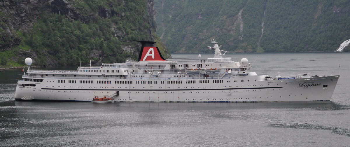 Princess Daphne: IMO 5282627
aufgenommen am 26.06.2012 im Geiranger Fjord