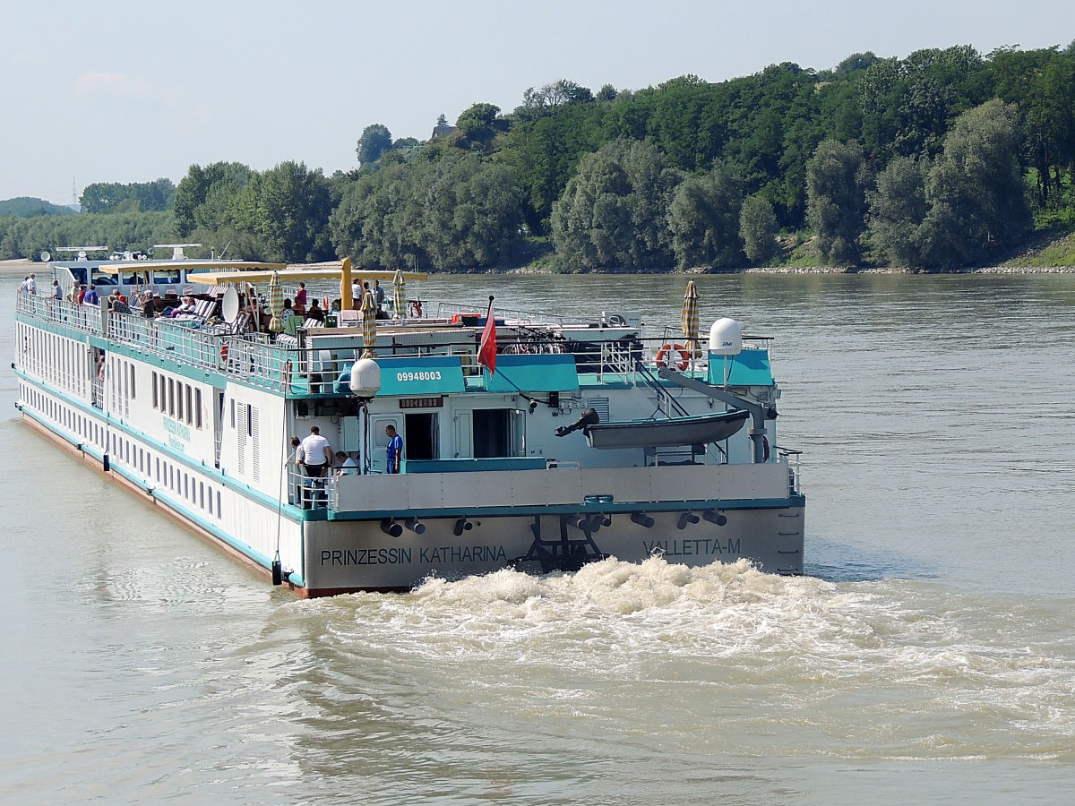 PRINZESSIN KATHARINA(09948003; L=111; B=11m; 4x380PS; max.148Passagiere; Bj.1990) in voller Fahrt bei Melk Donauaufwrts; 130830