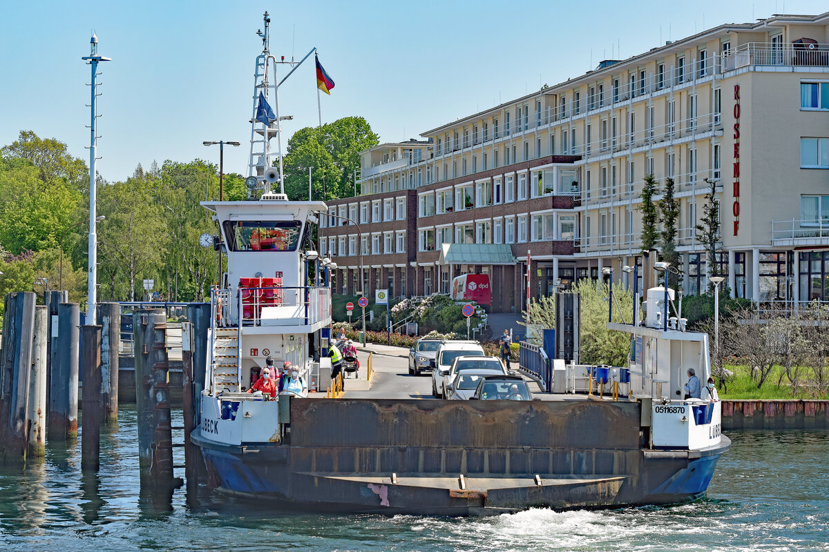 Priwall-Fähre PÖTENITZ am 31.5.2021 auf der Priwall-Seite von Lübeck-Travemünde