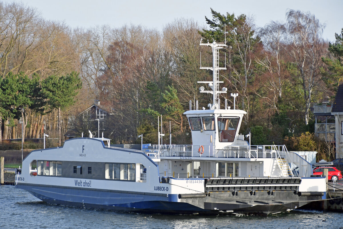 Priwall-Fähre WELT AHOI! (ENI: 4814430) am 27.01.2024 im Hafen von Lübeck-Travemünde