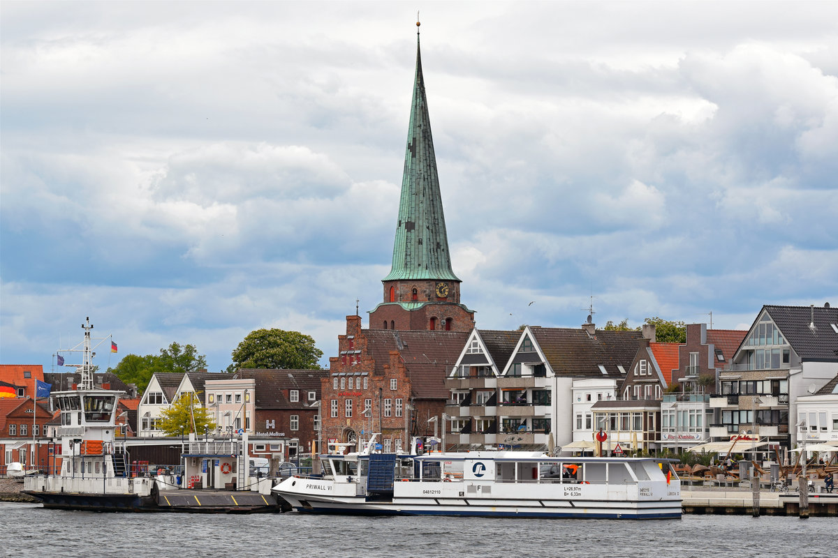  Priwall VI  (ENI: 04812110) am 16.05.2020 in Lübeck-Travemünde. Die Fähre, lange Zeit wegen eines technischen Defekts ausgefallen und nunmehr repariert, nimmt ab dem 18.05.2020 ihren Betrieb für die Sommersaison wieder auf.