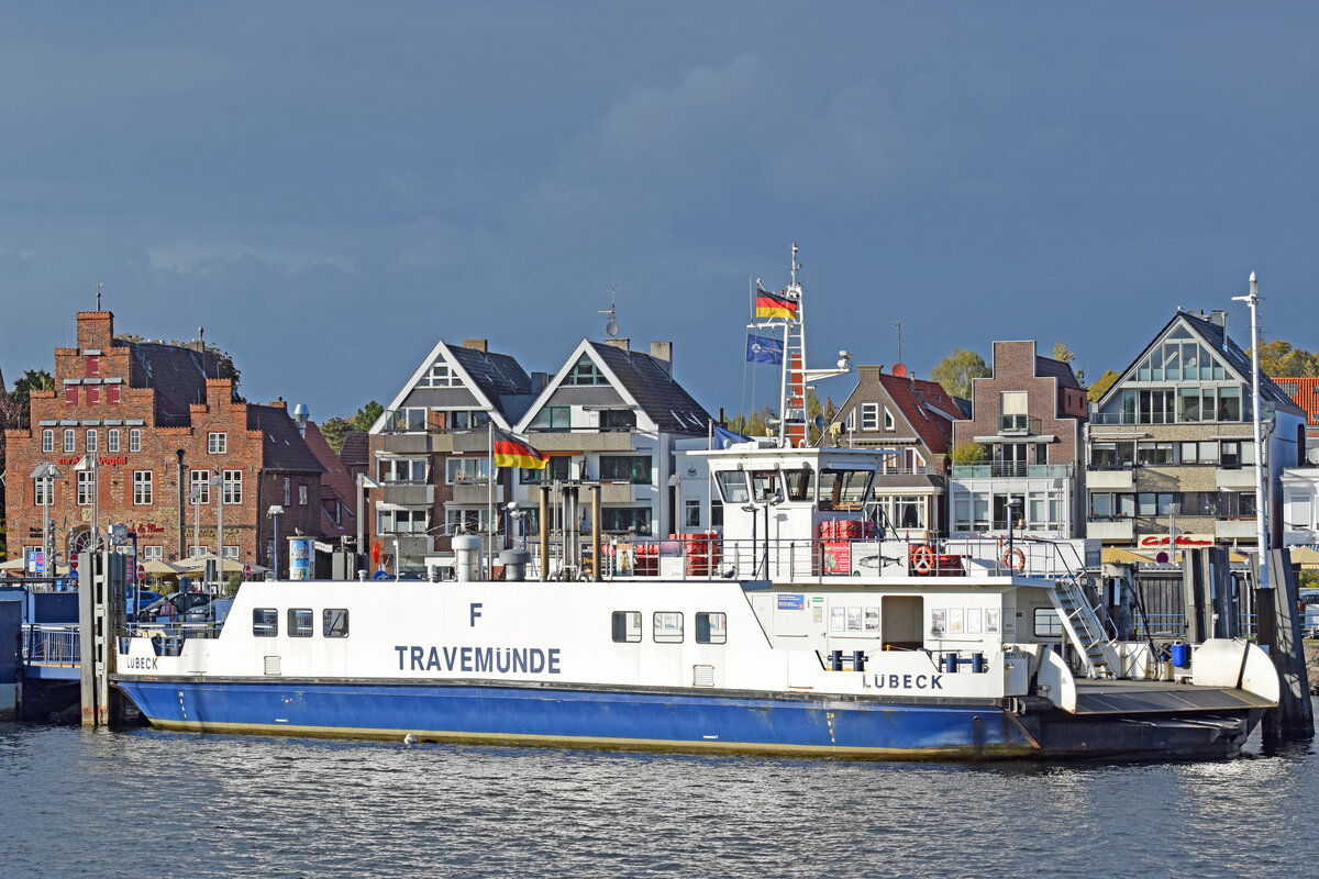Priwallfähre TRAVEMÜNDE am 11.10.2022 im Hafen von Lübeck-Travemünde