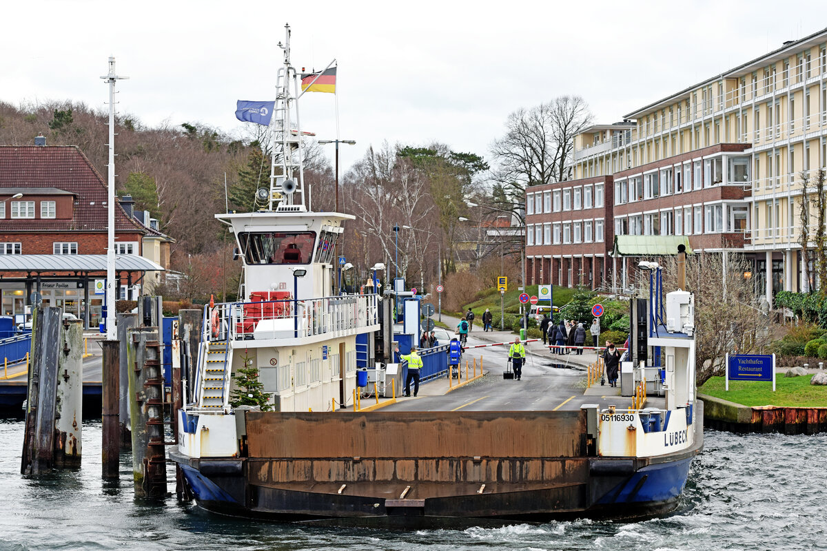 Priwallfähre TRAVEMÜNDE am 29.12.2022 im Hafen von Lübeck-Travemünde (Priwall-Seite)