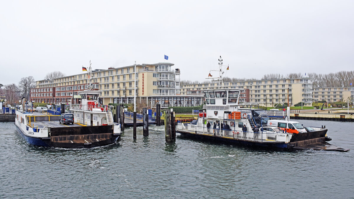 Priwallfähren PÖTENITZ und BERLIN am 14.3.23 in Lübeck-Travemünde