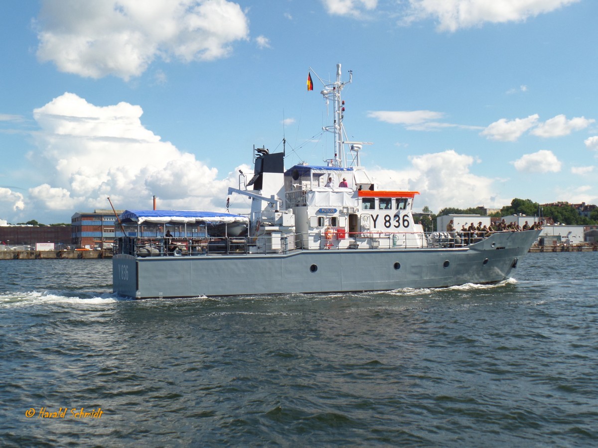 PUTLOS (Y 836) am 25.6.2014 Kiel einlaufend /
Sicherungsboot Klasse 905 / Lüa 28.7 m, B 6,5 m,  / 2 KHD Diesel je 755 kW. 2 Propeller, 18 kn / 1994 bei Lürssen, Vegesack und Kröger, Rendsburg / 
