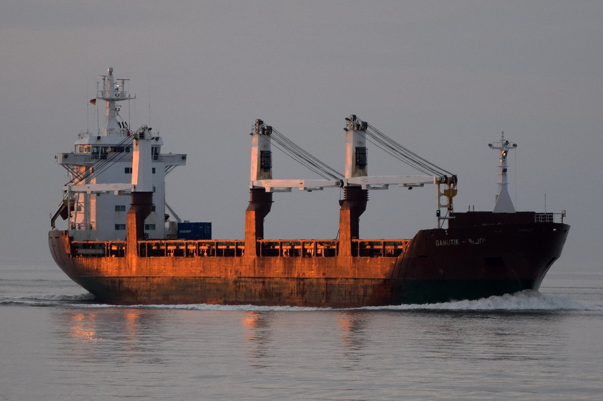 QUAMUTIC  , General Cargo , IMO 9081289 , Baujahr 1994 , 136 × 19m , 16.05.2017 Cuxhaven