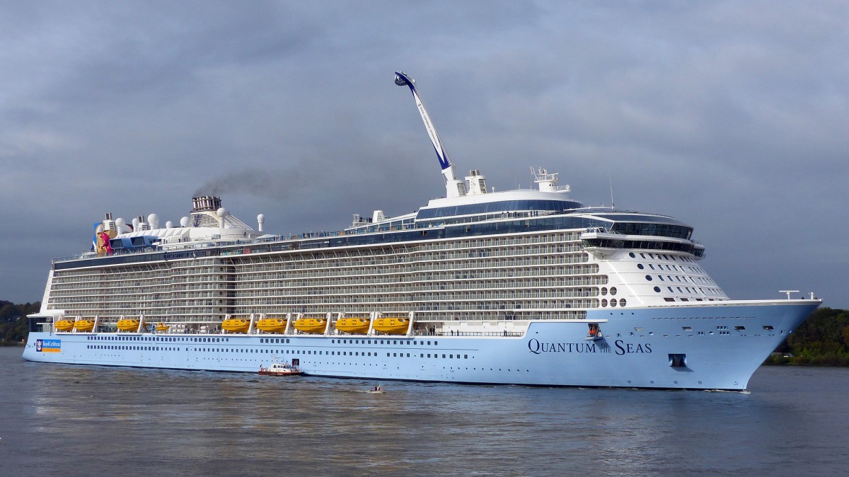  Quantum of the Seas  23.10.2014 Kurs Hamburg.
Transportkapazitäten
Zugelassene Passagierzahl 4180
Länge:348 m (Lüa)
Breite	41,4[8] m
Tiefgang :max. 8,5 m
Vermessung:167.800 BRZ
Bauwerft:Meyer Werft, Papenburg
Baukosten:970 Mio. US-$
Übernahme: 27. Oktober 2014