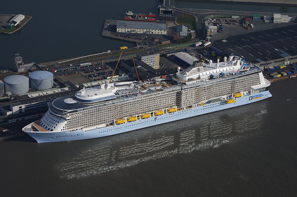 Quantum of the Seas in Bremerhaven am 11.10.2014