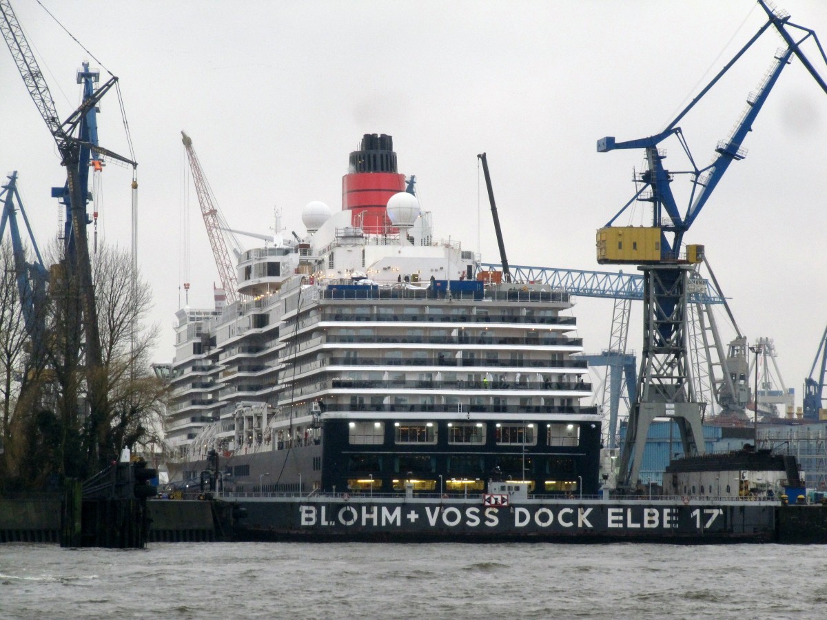 Queen Victoria (IMO 9320556 , 294 x 32m , Tg. 8m , lag am 13.01.2015 im Dock Elbe 17 von Blohm & Voss.