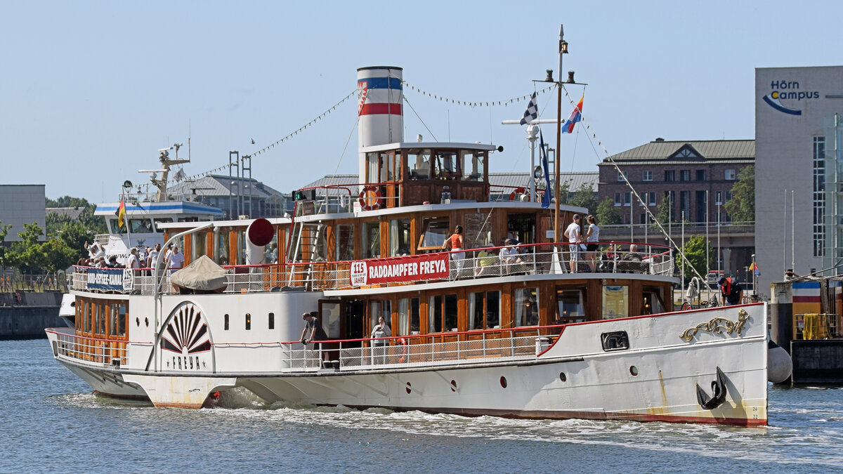 Raddampfer FREYA am 17.7.2021 im Hafen von Kiel.
Wer Interesse hat: Video betreffend Fahrt mit FREYA von Brunsbüttel nach Kiel am 24.7.2021: 
https://www.youtube.com/watch?v=x_a-hGI1Tt8
