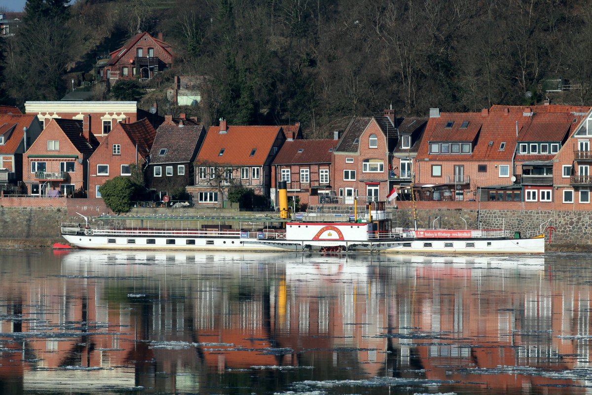 Raddampfer Kaiser Wilhelm (5101270-D , 57,20 x 4,48/8,38m) am 14.02.2017 in Lauenburg/Elbe. Das FGS wurde 1900 gebaut.