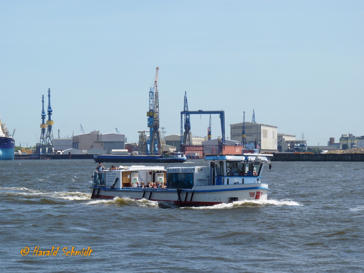 RAINER ABICHT H6022 (ENI 04806110) am 3.6.2013, Hamburg, Elbe vor Altona / 

Rundfahrt-Barkasse / Lüa 18,00 m, B 4,8 m, Tg 1,1 m, / 1 Diesel, 100 kW, 136 PS / ges. Fahrgäste: 60 / 2007 bei Behrens Schiffs- und Schweißtechnik GmbH, Hamburg-Finkenwerder /

