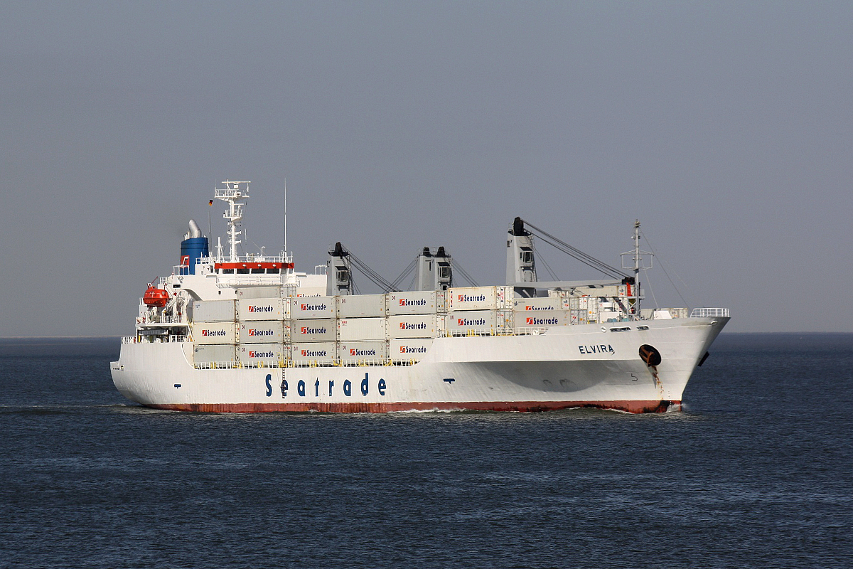 Reefer Elvira (IMO:9202869) Baujahr 2000 L.151,99m B.23m am 18.09.2018 Cuxhaven Elbe. 