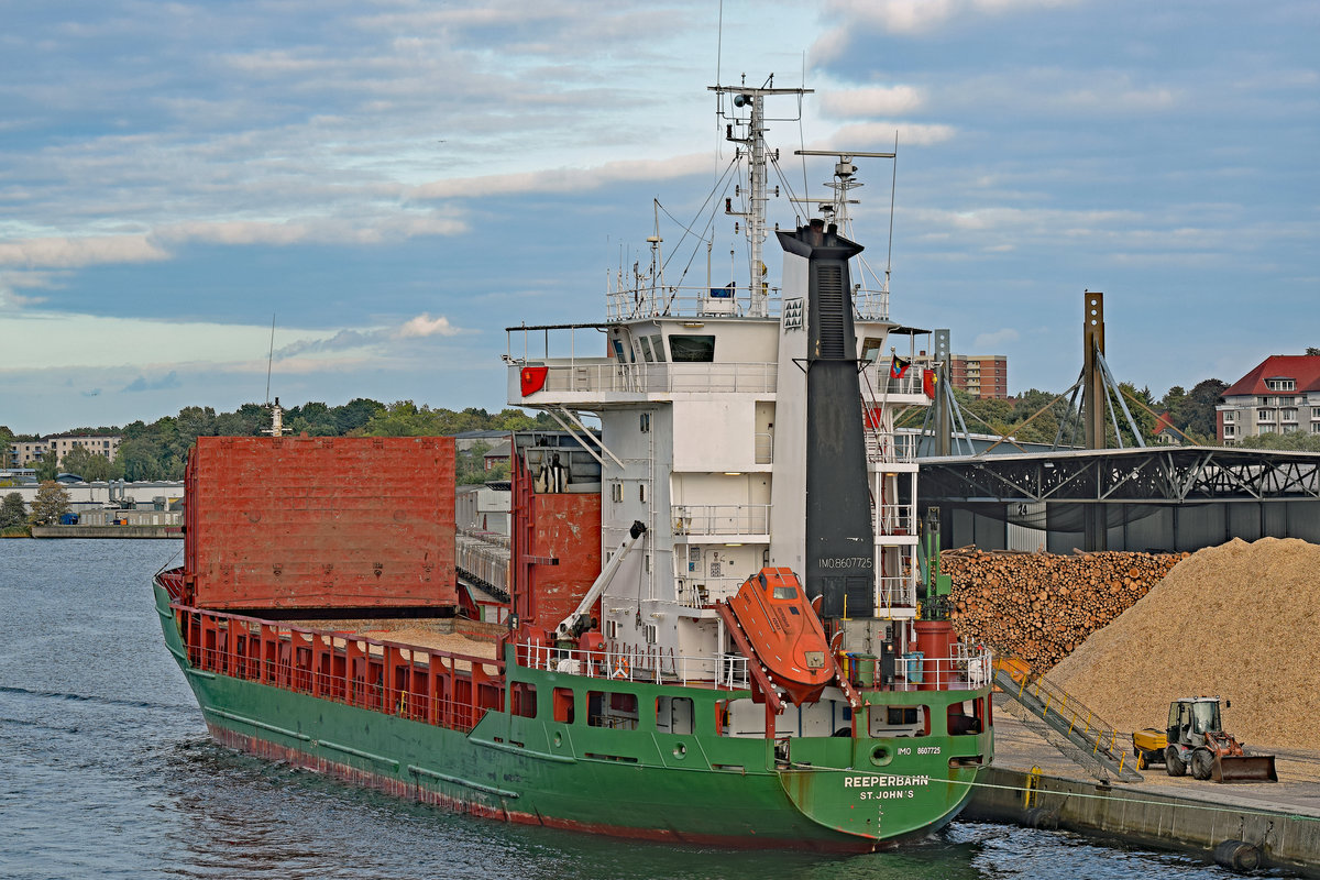 REEPERBAHN  (IMO 8607725) am 29.9.2018 in Lübeck 