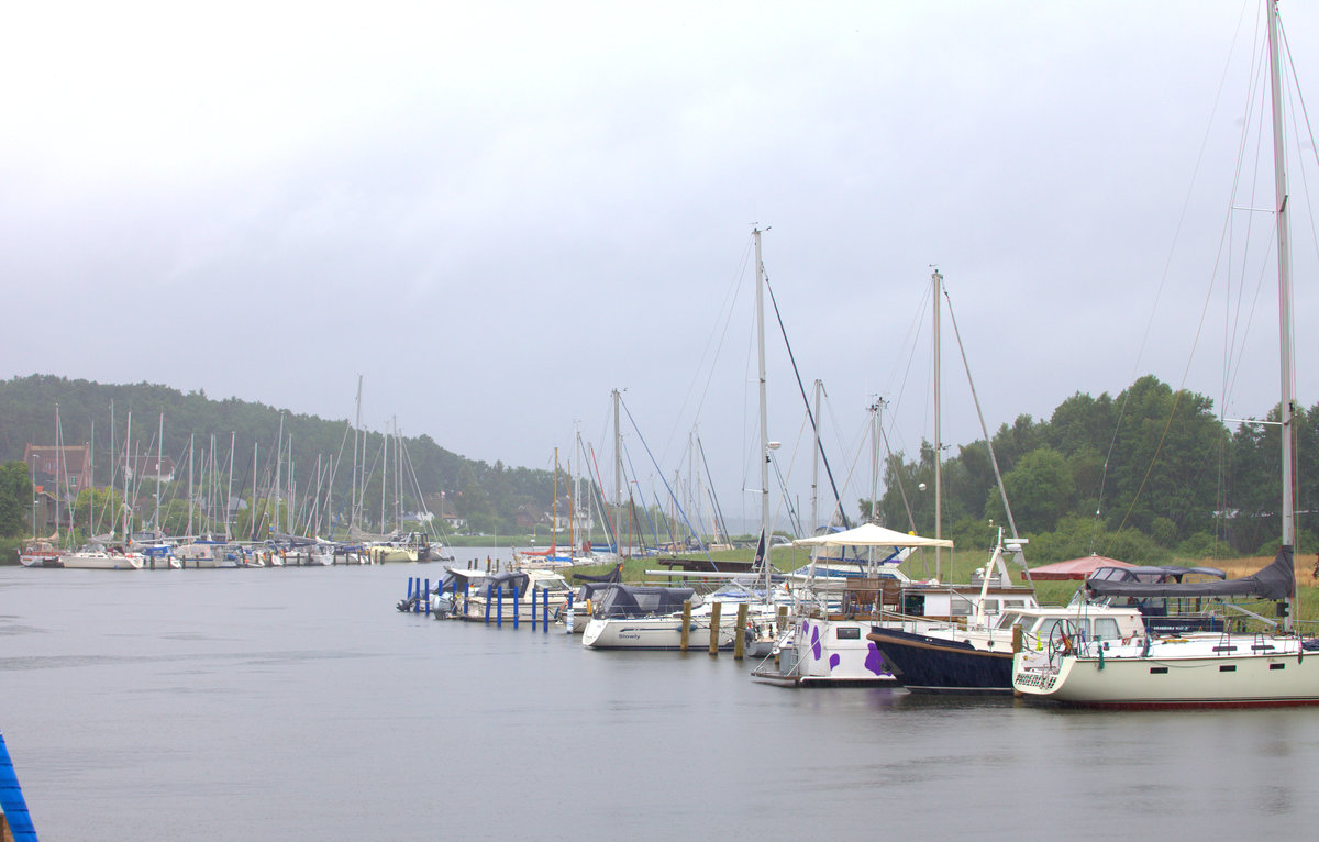 Regenstimmung im Hafen Seedorf. 25.07.2017 09:34 Uhr.