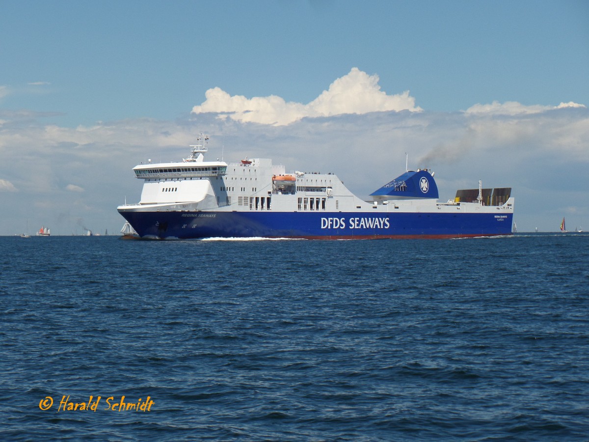 REGINA SEAWAYS (IMO 9458535) am 25.6.2014 auf der Kieler Förde, Kiel einlaufend  /
Ex-Name: ENERGIA (bis 09.2011)
RoRoPAX-Schiff / BRZ 25.518 / Lüa 198,99 m, B 26,6 m, Tg 6,4 m / 1 Diesel, Wärtsilä 12V46, 24.000 kW, 32640 PS, 24 kn / 600 Pass. , Frachtraum: 2.923 lfm. /2010 bei Nuovi Canterie Aquania in Marina di Carra, Italien / Flagge: Litauen: Heimathafen: Klaipeda //
