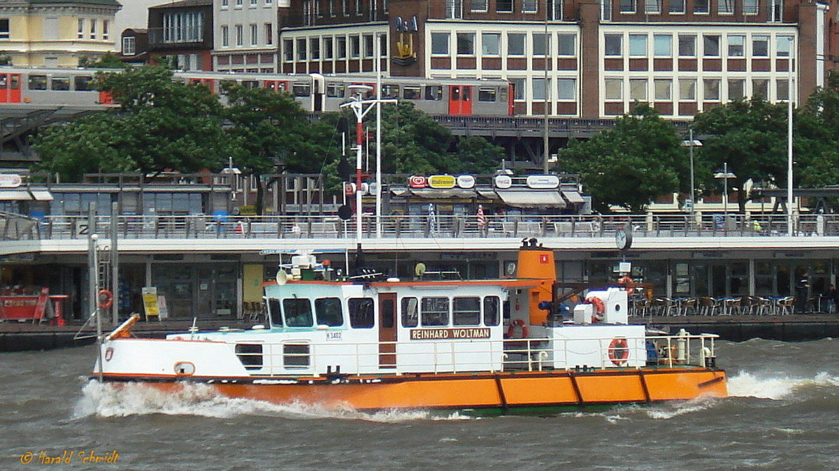 REINHARD WOLTMANN (ENI 05107690) im alten HPA-Design am 27.6.2007, Hamburg, Elbe Höhe Landungsbrücken /
Meßschiff / Lüa 20,44 m, B 5,08 m, Tg 1,7 m / 2 Diesel, ges. 318 kW (432 PS), 2 Schottelpropeller  / gebaut 1980 bei August Pahl, HH-Finkenwerder / Eigner: Hamburg Port Authority (HPA) /