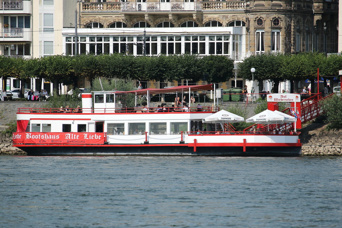 Restaurantschiff ALTE LIEBE am Rheinufer bei Königswinter. War bis 1945 Fähre zwischen Andernach und Leutesdorf. Aufnahmedatum: 22.07.2020.