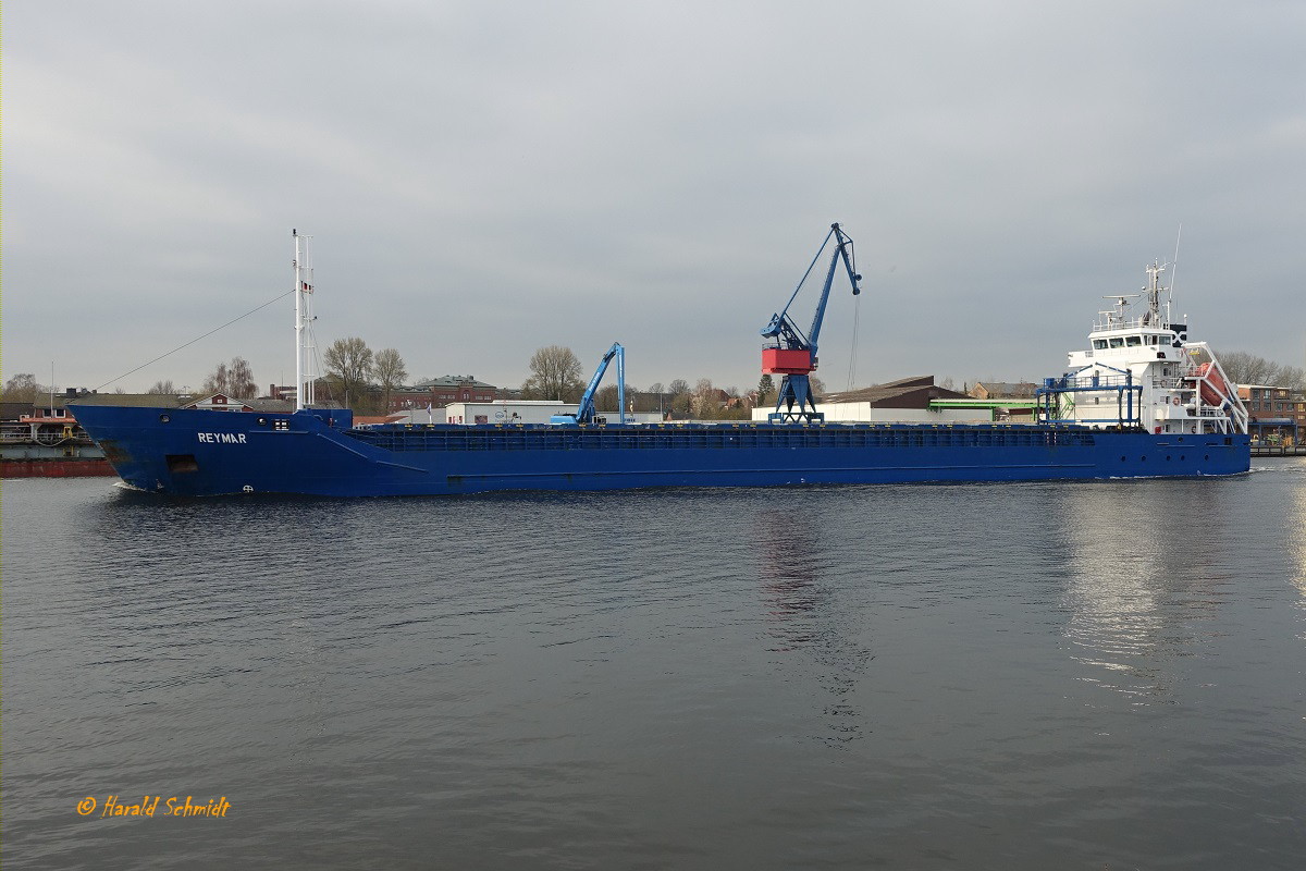REYMAR (IMO 9552032)am 9.4.2023 im NOK Höhe Hafen Rendsburg /

Ex-Namen: EMSLAKE (2011-2016) GRONA DAMSUM (2011 Taufname) / 

Mehrzweckfrachter / BRZ 3.500 / Lüa 99,37 m, B 13,35 m, Tg 6,15 m / 1 Diesel, MaK 6M25C, 2.000 kW (2720 PS),  12 kn / 188 TEU / gebaut 2011 bei  Western Marine Shipyard Ltd.,Chittagong, Bangladesch / Eigner: AtoB@C Holding AB, Ystad, Schweden / Betreiber. ESL (Etelä-Suomen Laiva) Shipping Oy, Helsinki, Finnland / Manager:  GoTa Ship Management AB, Göteborg, Schweden / Flagge: Zypern, Heimathafen: Limassol  / 
