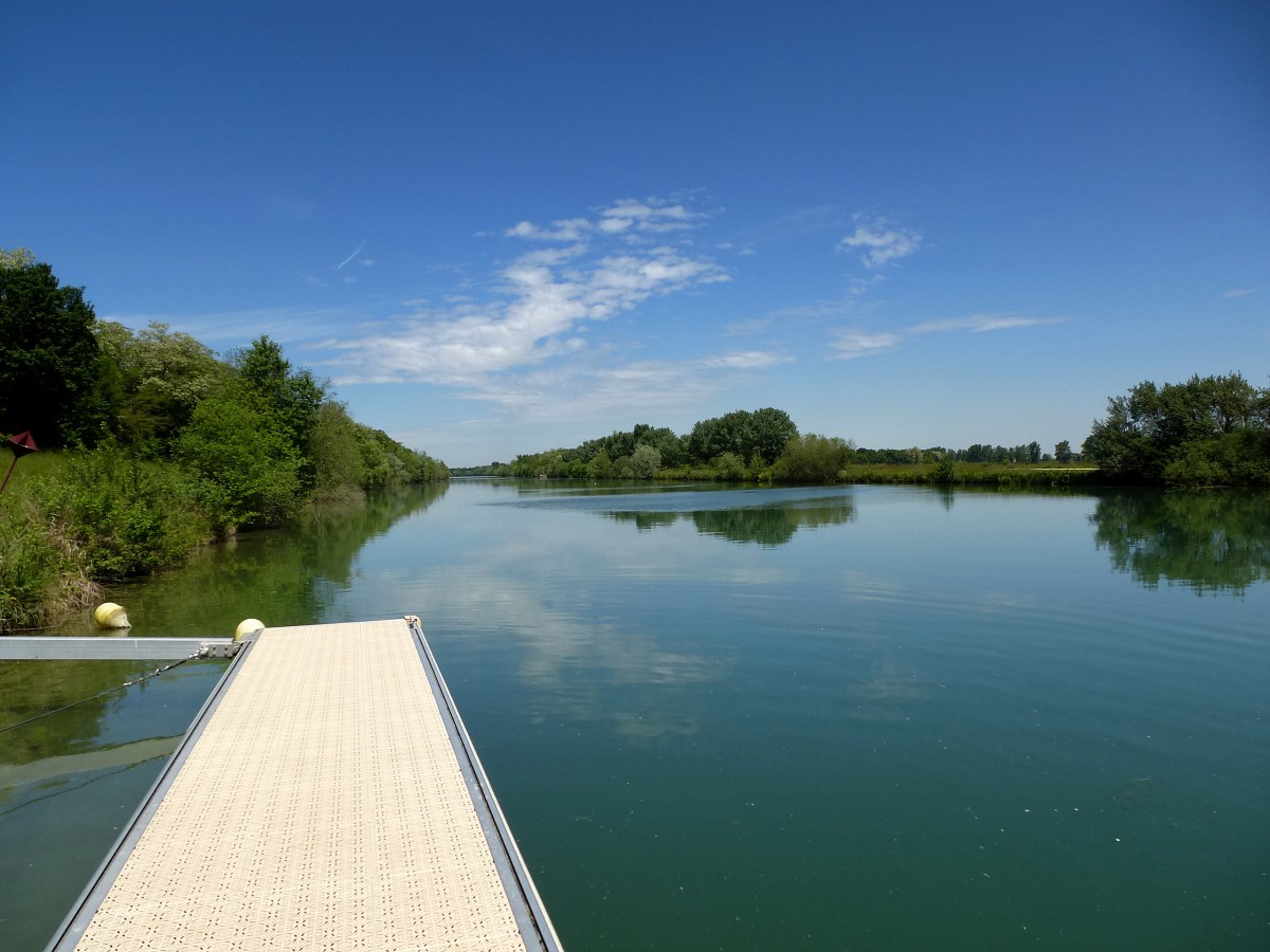 Rhein-Rhone-Kanal, eine von mehreren Anlegestellen fr Hausboote und Wasser-Touristen zwischen Niffer und Mlhausen im Sdelsa, Mai 2014