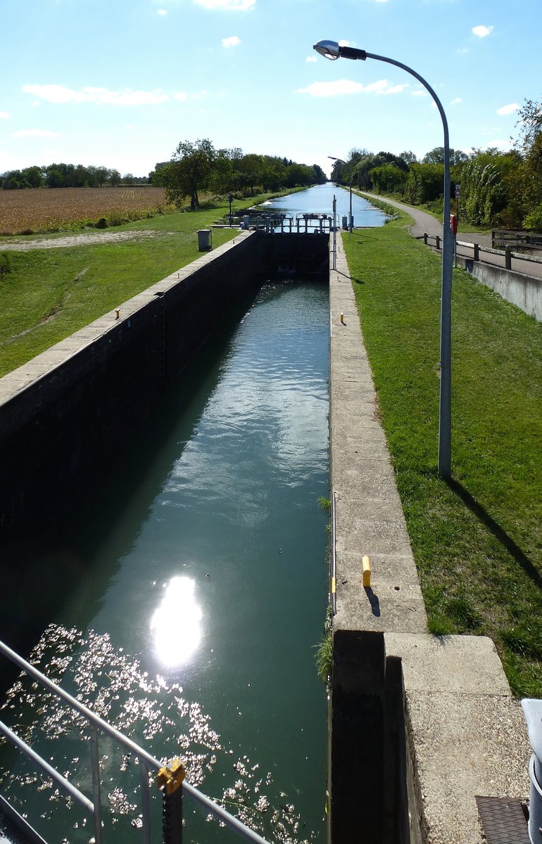 Rhein-Rhone-Kanal, die Schleuse Nr.78 sdlich von Plobsheim/Elsa, Okt.2016