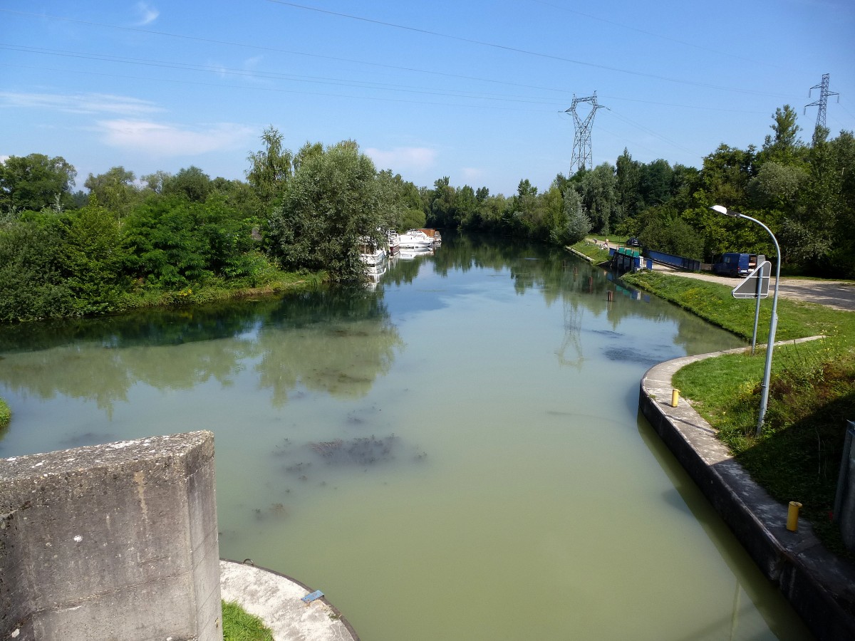 Rhein-Rhone-Kanal, vor der Schleuse zum Rhein bei Rheinau(Rhinau)/Elsa, Aug.2014