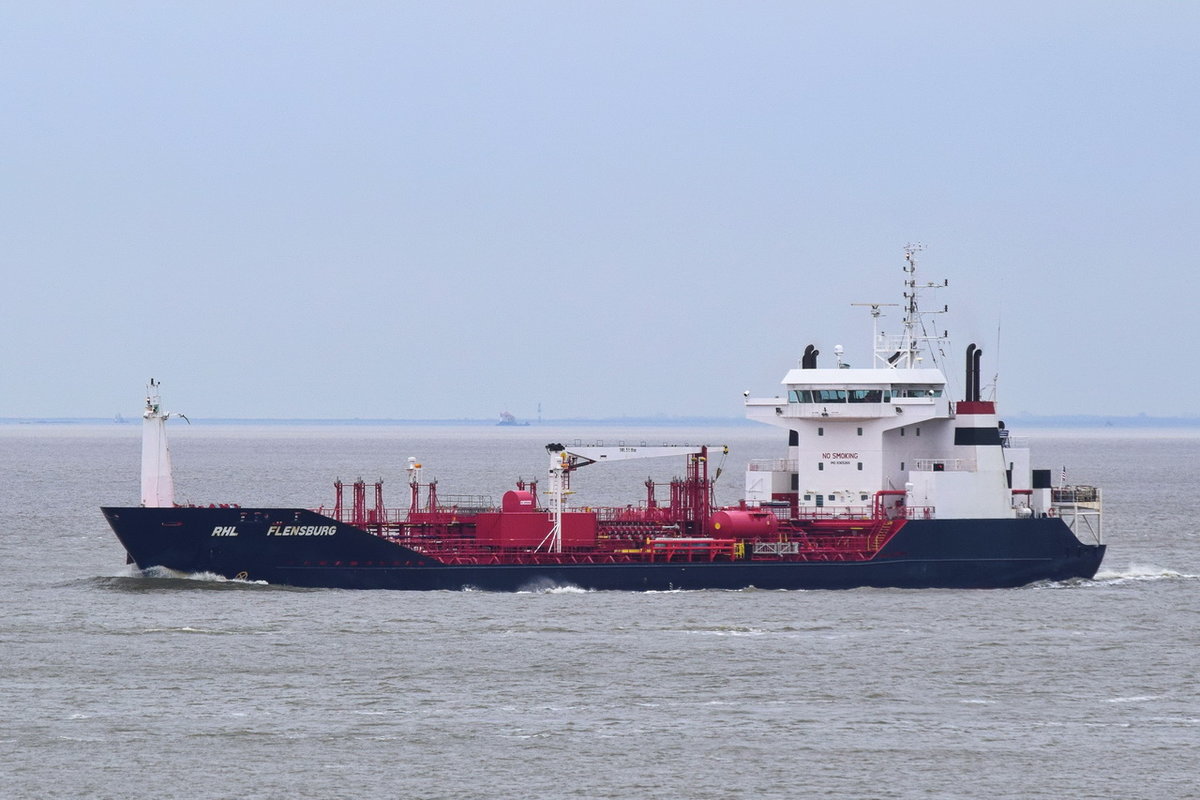 RHL FLENSBURG , Tanker , IMO  9365269 , Baujahr 2008 , 116.88 x 18 m , 18.03.2020 , Cuxhaven