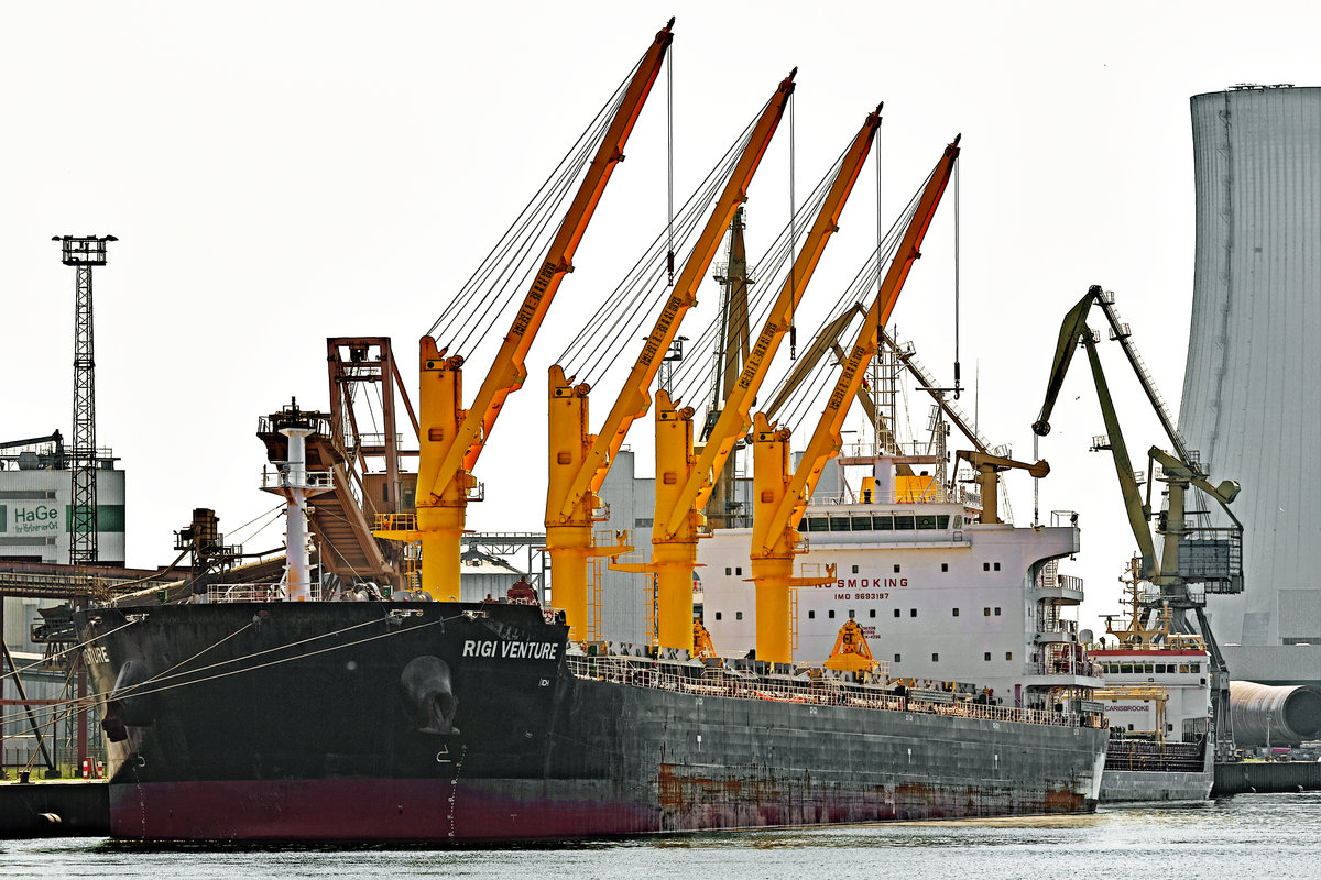 RIGI VENTURE (IMO:9693197) am 13.5.2018 im Hafen von Rostock-Warnemünde