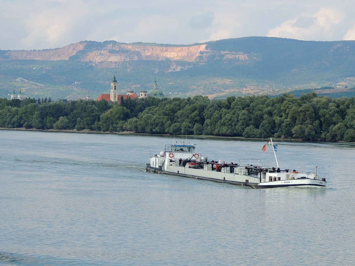 RIVER-I(09448038; L=80; B=8,2m; 1227t; 1000PS; Bj.1962)befindet sich bei VAC Donauabwrts; 130827