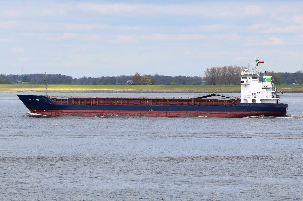 RIX STAR , General Cargo , IMO 9006277 , Baujahr 1991 , 180 TEU , 87.8 × 12.8m , 19.04.2017 Grünendeich
    