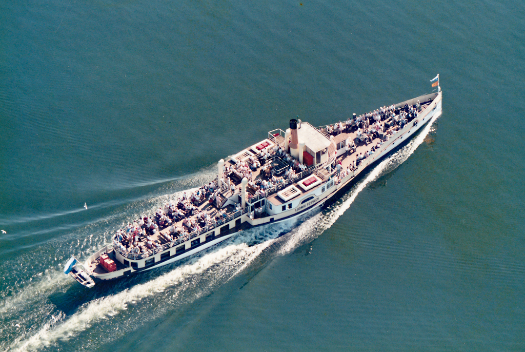 RMS  Ludwig Fessler  auf dem Chiemsee (Luftaufnahme vom Sommer 1985).