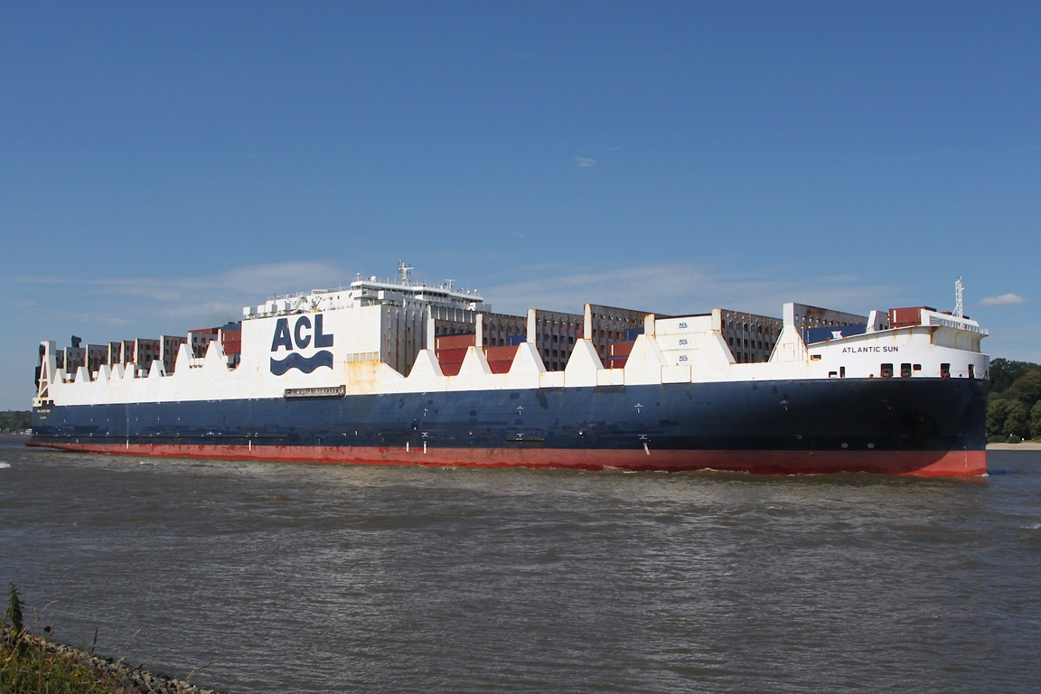 Ro-Ro und Containerfrachtschiff ATLANTIC SUN (IMO 9670614); Datum: 26.08.2026; Aufnahmeort: Elbe/Hafen Hamburg, Deutschland.