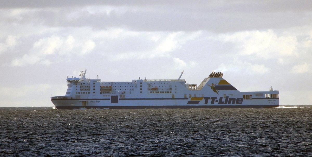 RoPax Fähre PETER PAN am 09.10.20 auf der Ostsee auf Höhe Kap Arkona