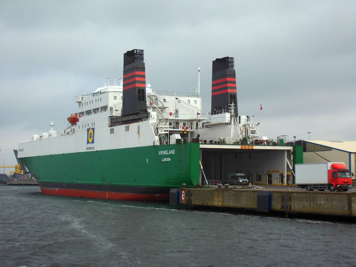 RoRo Fhre  Vikingland  am 17.10.13 am RoRo Anleger im Fhrhafen Rostock.