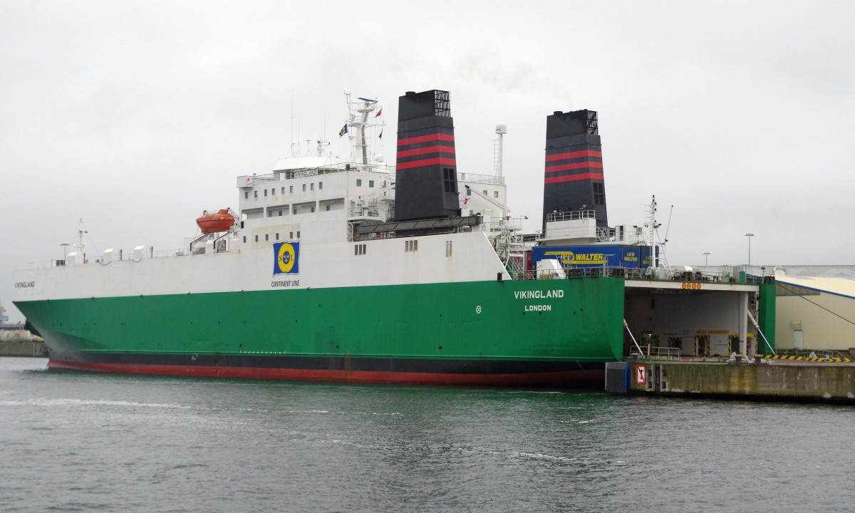 RoRo Fähre  Vikingland  der Reederei SOL am 18.10.14 in Rostock.