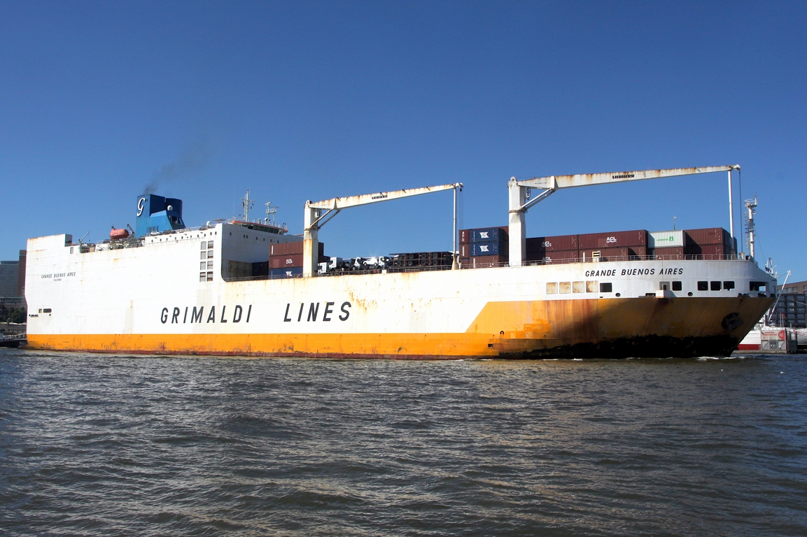 RoRo Frachtschiff GRANDE BUENOS AIRES (IMO 9253210) ; Eigner/Betreiber: Grimaldi; Datum: 23.06.2026; Aufnahmeort: Elbe/Hafen Hamburg, Deutschland.