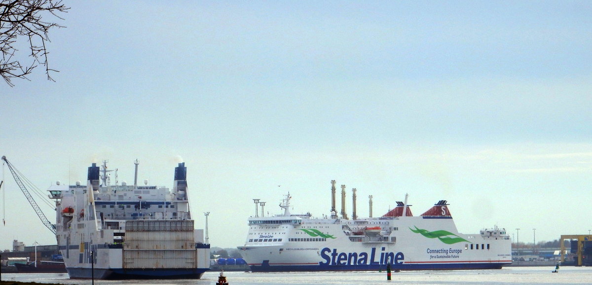 Rostock Hafen am 08.11.19 mit der Mecklenburg-Vorpommern von Stena Line und der Nils Holgersson von TT Line