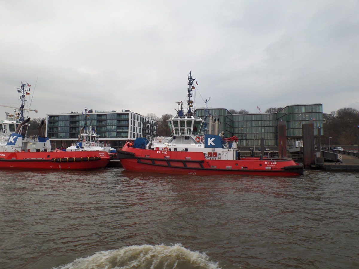 RT ZOE (IMO 9333888) am 26.2.2014, Hamburg, Elbe, Schlepperponton Neumühlen /
Rotor-Schlepper / BRZ 343 / Lüa 27,7 m, B 11,2 m, Tg 5,8 m / 3 Wärtsilä-Diesel, ges. 4.020 kW, 5465 PS, 3 Z-Drives, 12 kn, Pfahlzug 62,8 t / 2006 bei ASL - Ang Sin Liu Shipyard Pte Ltd.,Singapore / Eigner: KOTUG International B.V. , Flagge: Malta, Heimathafen Valetta /
