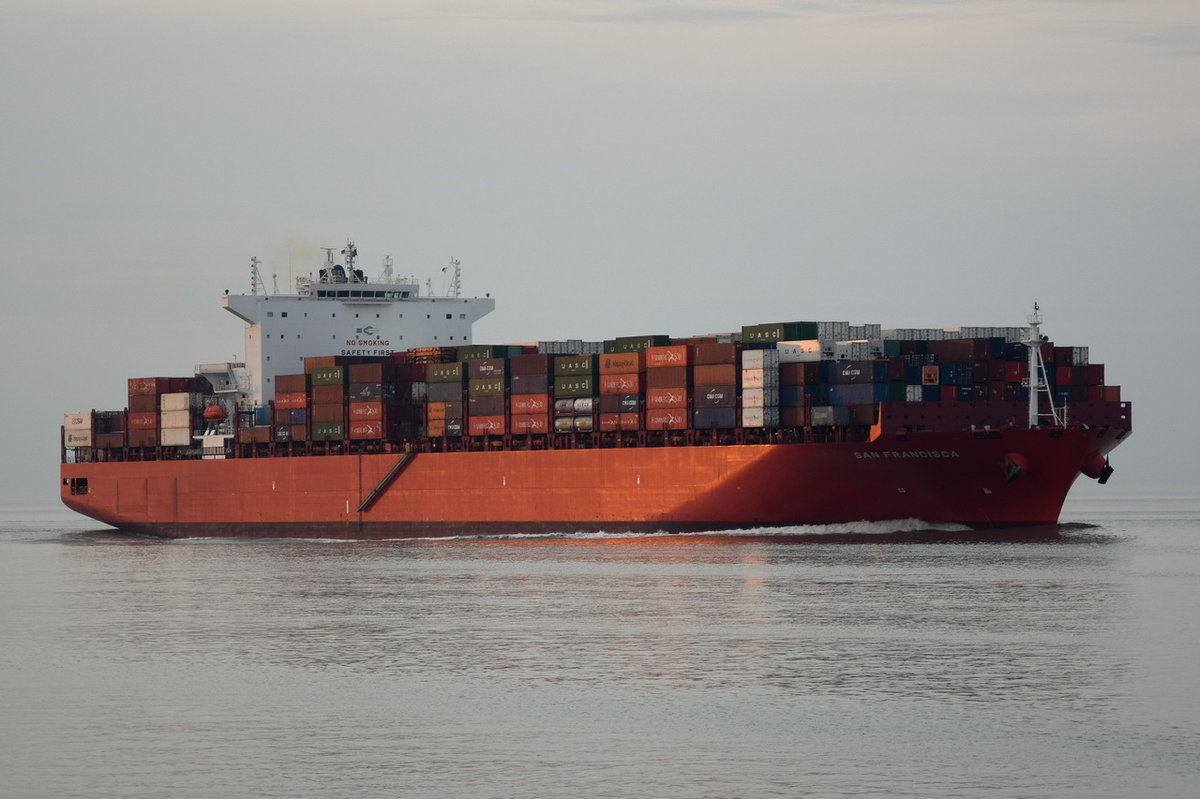 SAN FRANCISCA , Containerschiff , IMO 9698654 , Baujahr 2015 , 8714 TEU  , 300m × 48m , 16.05.2017  Cuxhaven
    