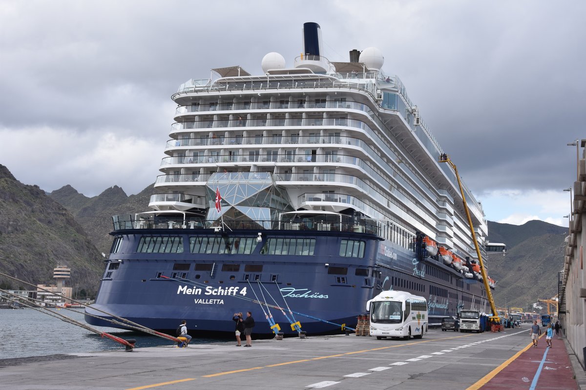 SANTA CRUZ DE TENERIFE (Provinz Santa Cruz de Tenerife), 29.03.2016, TUI-Kreuzfahrtschiff Mein Schiff 4 im Hafen -- Baujahr: 2015 / Flagge: Malta / IMO/MMSI: 9678408/229678000