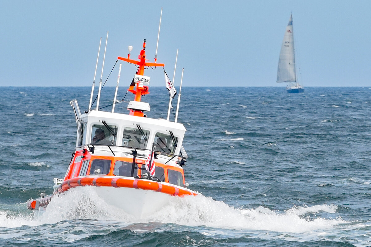 SAR-Boot ERICH KOSCHUBS am 14.08.2022 in der Ostsee vor Lübeck-Travemünde